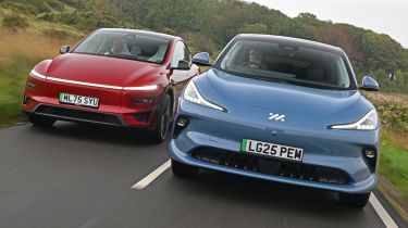 MG IM6 vs Tesla Model Y - front tracking